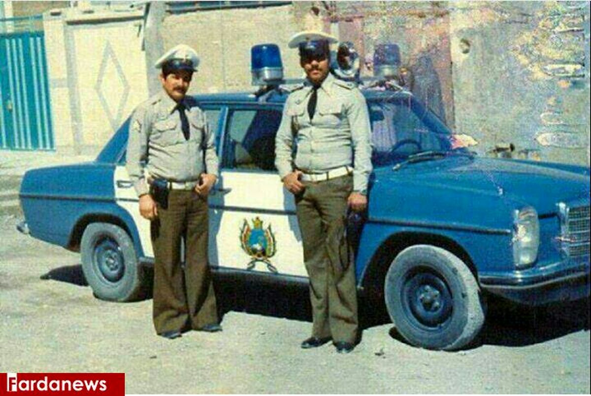 عکس یادگاری نیروهای آژدانی با خودروی گشت در دهه ۵۰