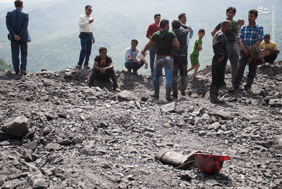 عکس: خانواده‌های نگران مقابل معدن یورت