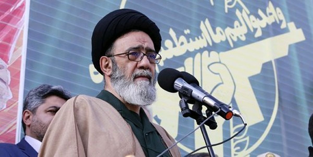 عکس: پوشش متفاوت امام جمعه تبریز