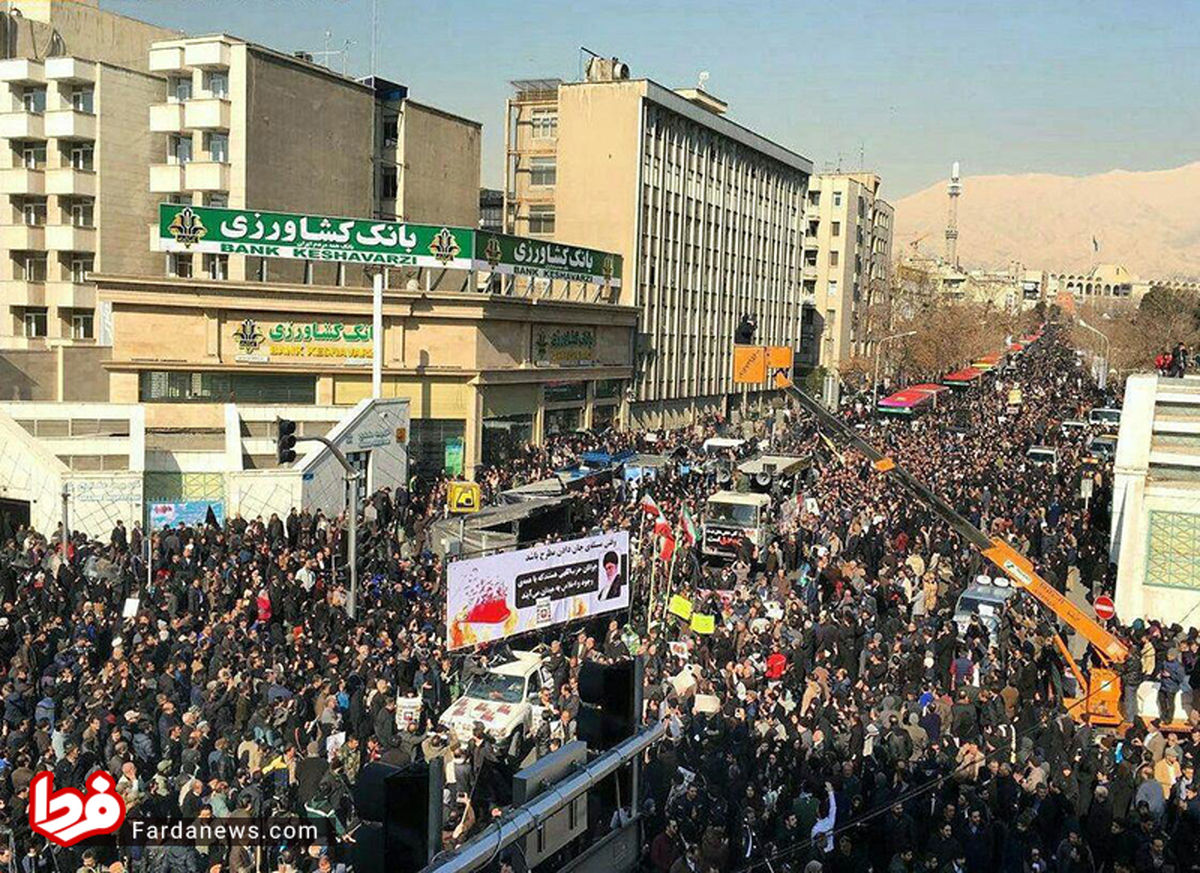 عکس: ازدحام جمعیت در خیابان مفتح تهران
