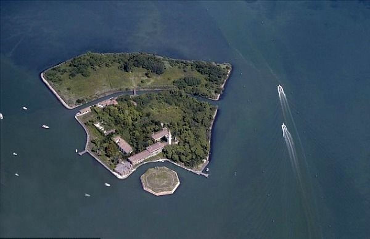 عکس/ترسناک‌ترین‌جزیره‌جهان‌فروخته‌می‌شود