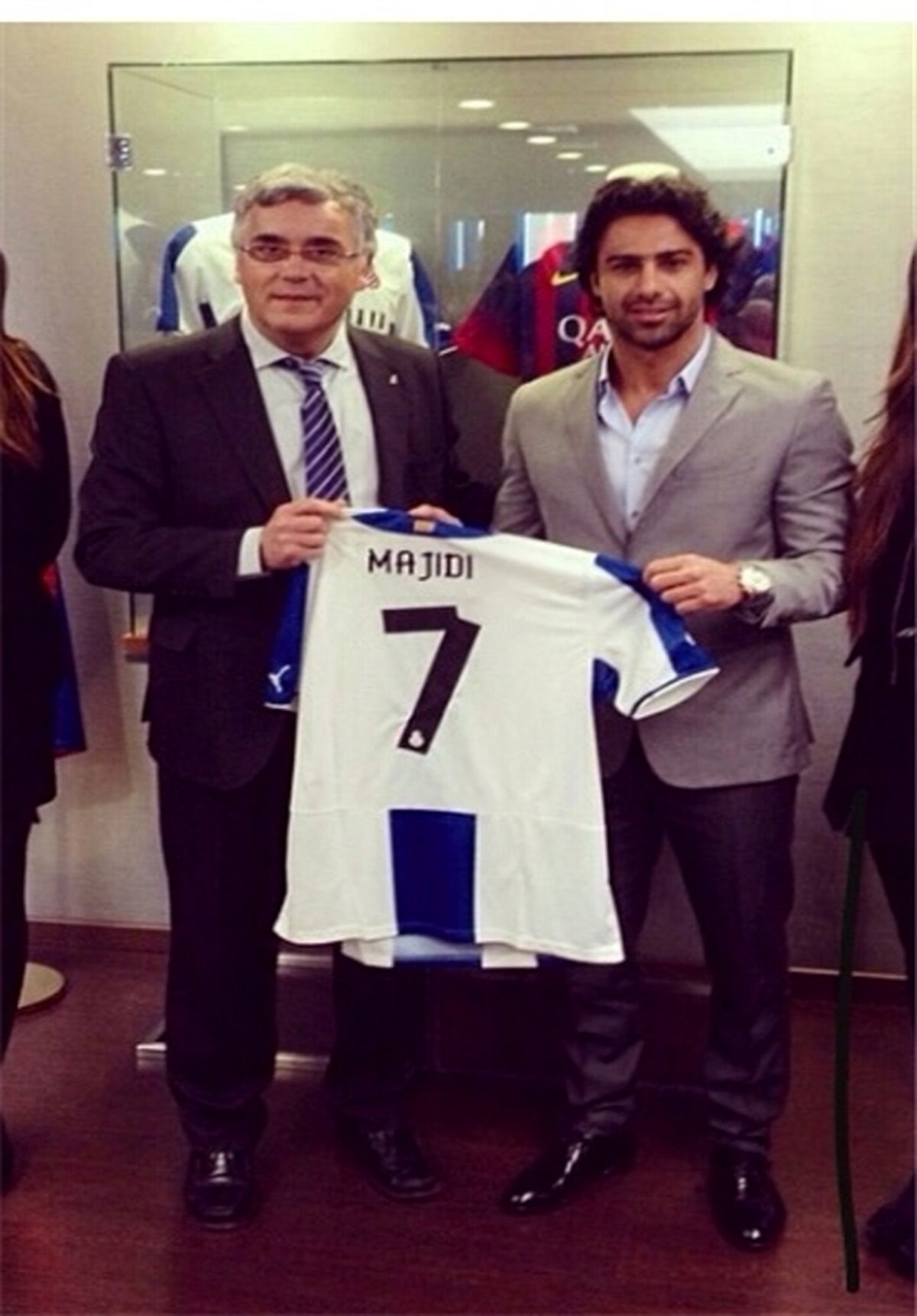 اهدای پیراهن اسپانیول به مجیدی/عکس