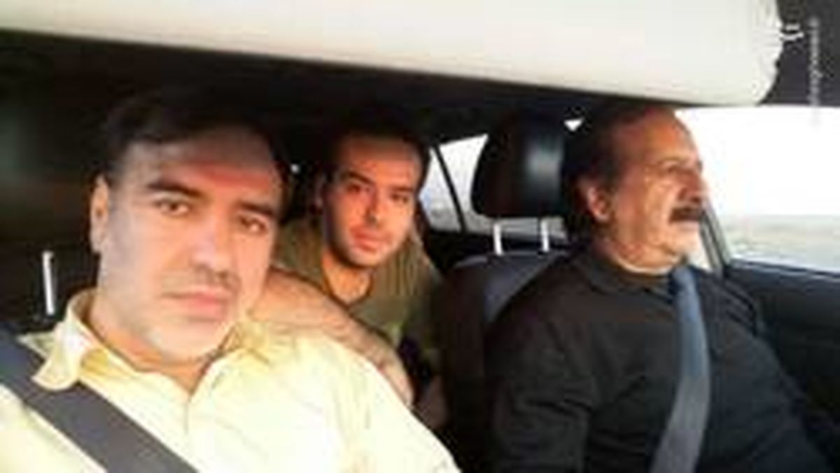 عکس: عزیمت کارگردان معروف به مناطق زلزله زده