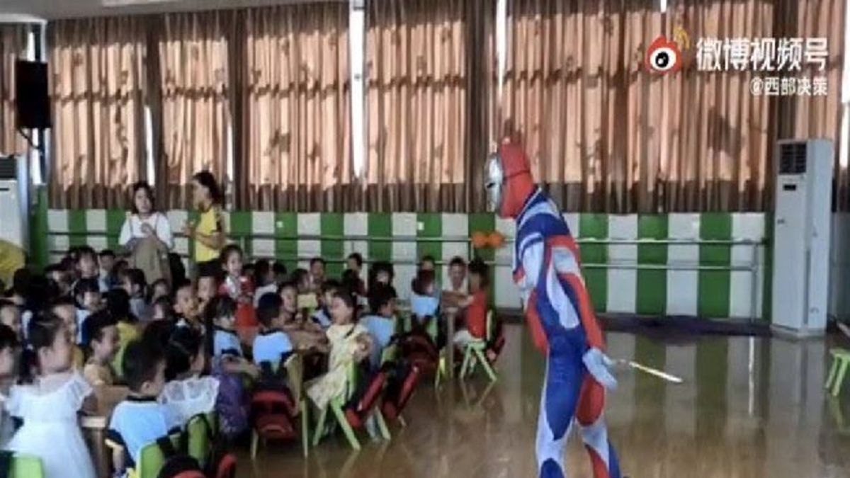 پدری پسرش را در مهد کودک سورپرایز کرد +عکس