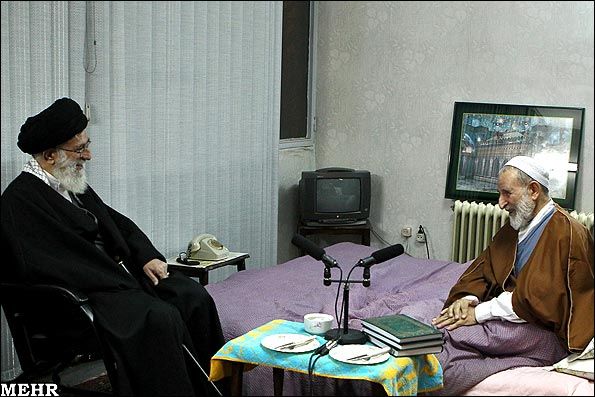 تصاویر/ عیادت رهبر انقلاب از آیت الله یزدی