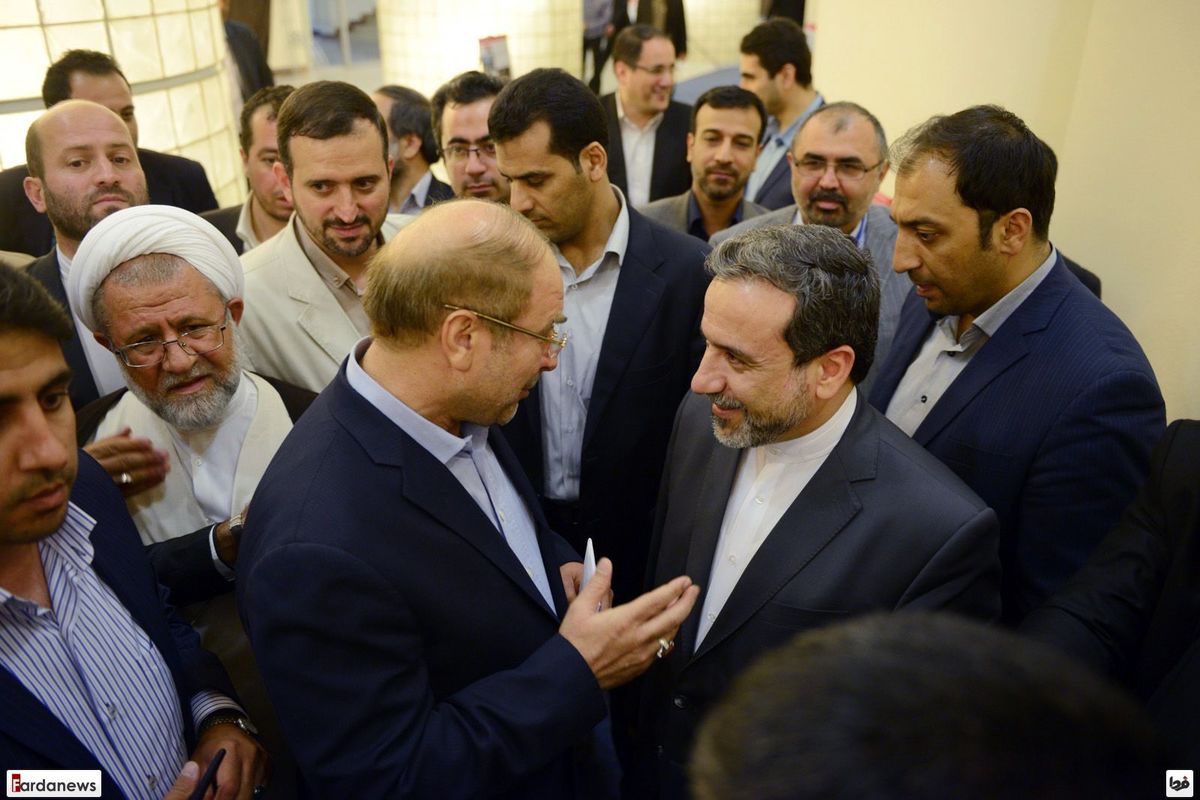 عکس: گفتگو خصوصی قالیباف و عراقچی