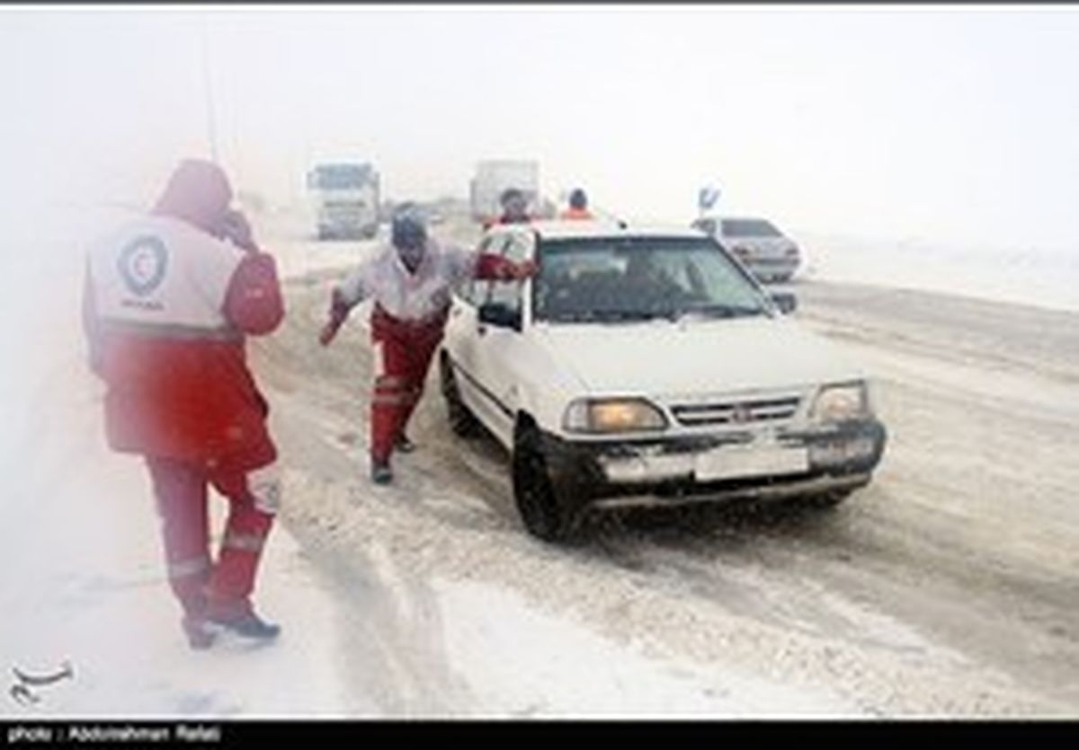 امدادرسانی به ۸ استان درگیر برف و کولاک