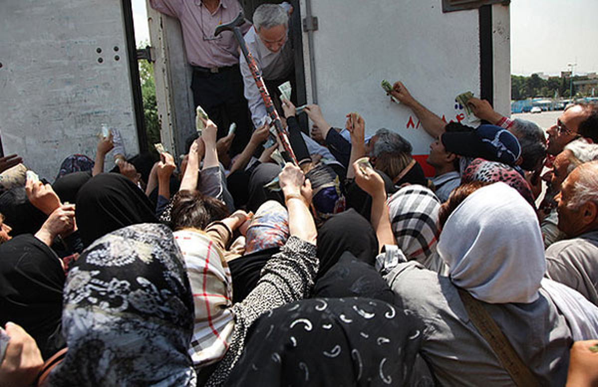 مردم به‌دنبال خودروی توزیع گوشت!/عکس