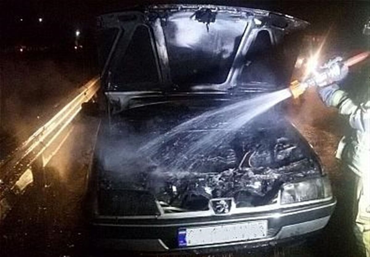 آتش گرفتن خودروی پژو در جاده خاوران +عکس