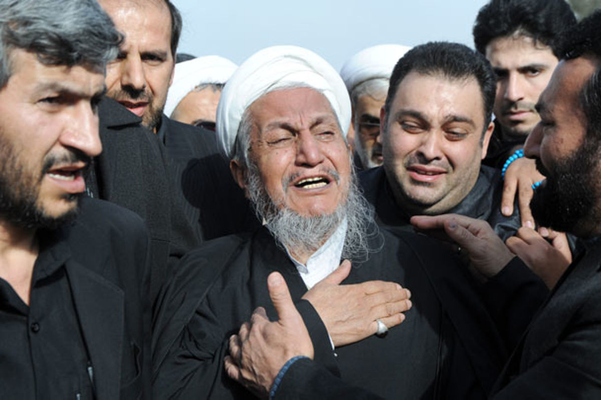 عکس/ مراسم تشییع پیکر همسر آیت الله صانعی