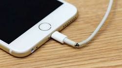 کابل شارژ آیفون، جان یک نوجوان را گرفت! +تصاویر