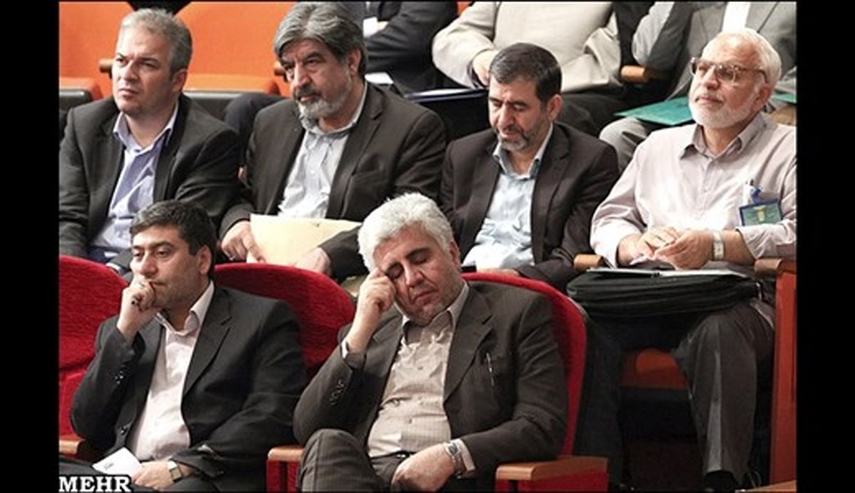 عکس/خواب خوش رییس دانشگاه تهران