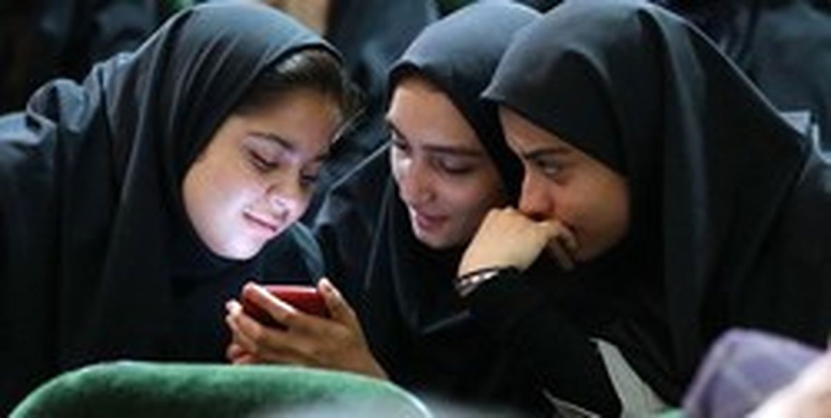 چطور از دخترمان در فضای مجازی محافظت کنیم