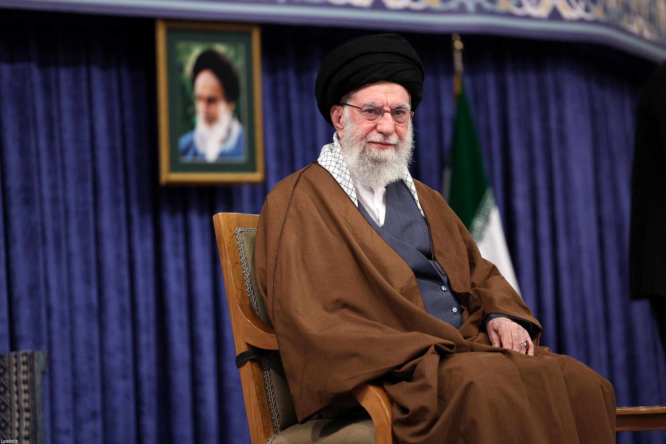 رهبر انقلاب: زورگویی هرگز بر ملت ایران تاثیرگذار نخواهد بود
