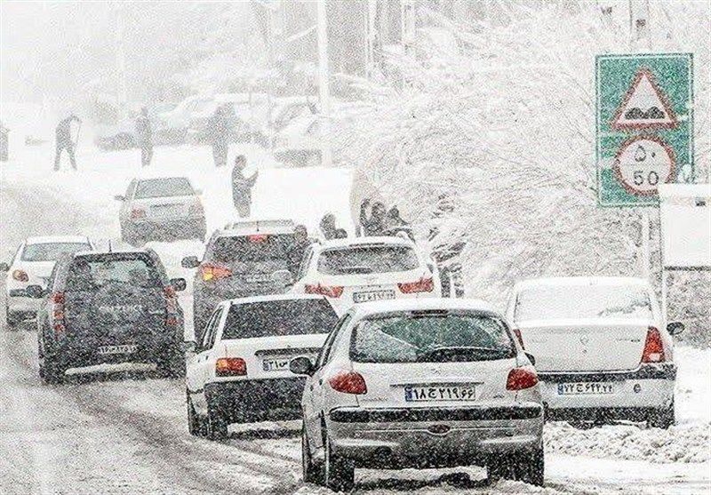بارش برف و باران در ۲۰ استان | ترافیک در ورودی‌های تهران