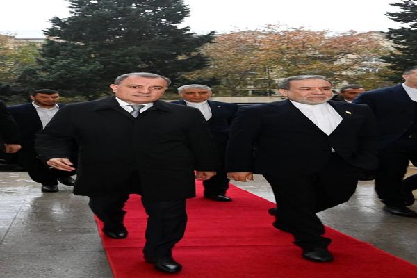 استقبال وزیر خارجه آذربایجان از عراقچی