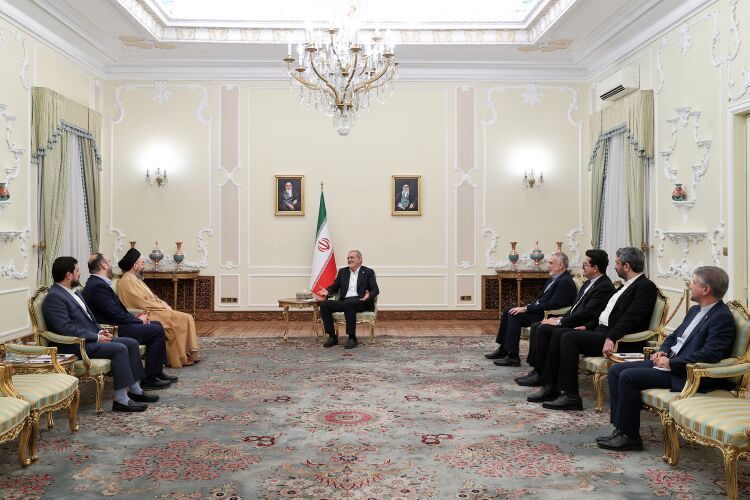 پزشکیان: مرزهای جغرافیایی هرگز توان جدایی دو ملت برادر ایران و عراق را ندارد/ رژیم صهیونیستی ابزار آمریکا در جنایت و ایجاد تفرقه است