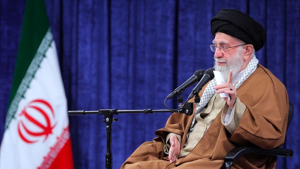 خبر سخنرانی روز جمعه رهبر معظم انقلاب کذب است