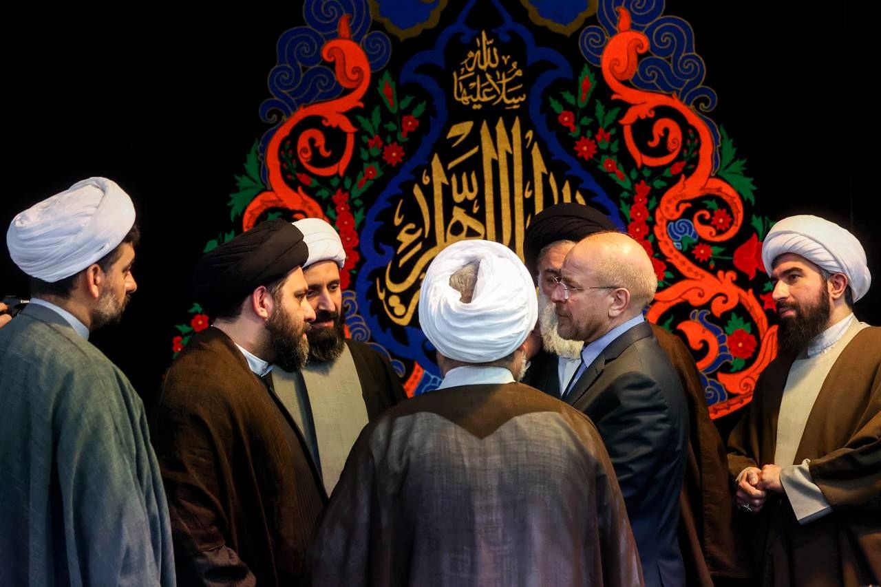 نشست صمیمانه جمعی از وعاظ و روحانیون با قالیباف