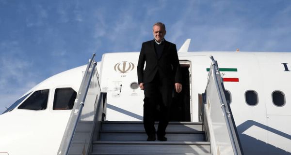 پزشکیان :به هیچ قدرت خارجی دل نبسته‌ام/ پزشکیان: حق با مردم است +عکس و فیلم