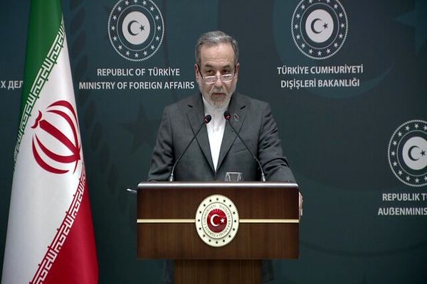 عراقچی: ایران برای مذاکره و جنگ آماده است