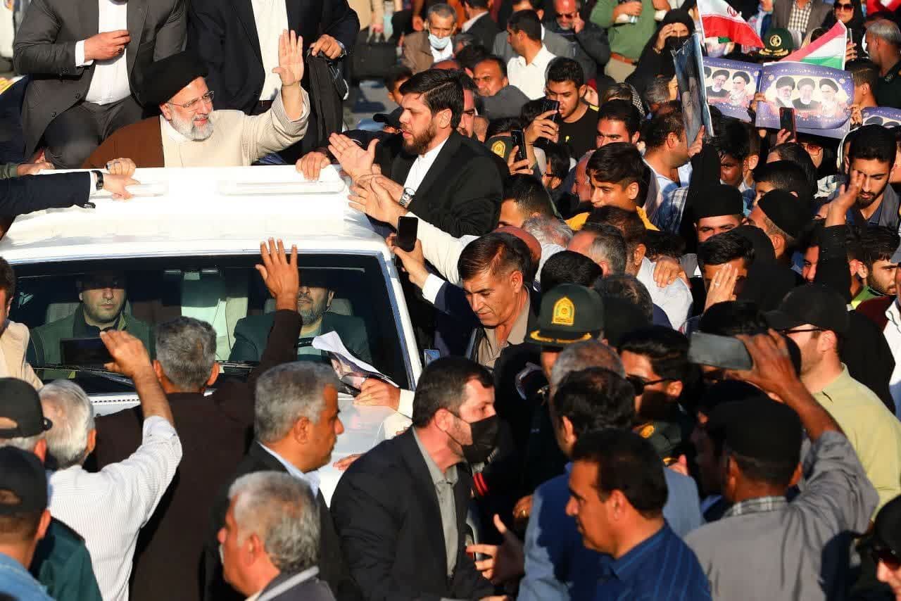 تصاویر: حضور رئیسی در جمع اقشار مختلف مردم بوشهر