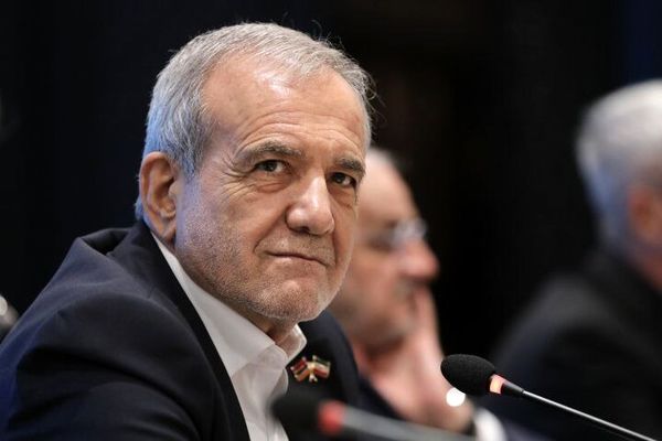 پزشکیان با ایرانیان مقیم ارمنستان دیدار کرد