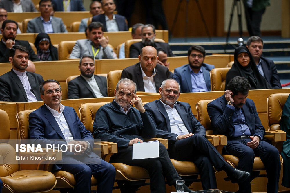 حضور پزشکیان در همایش بهرهوری ملی ایران ۱۴۰۴