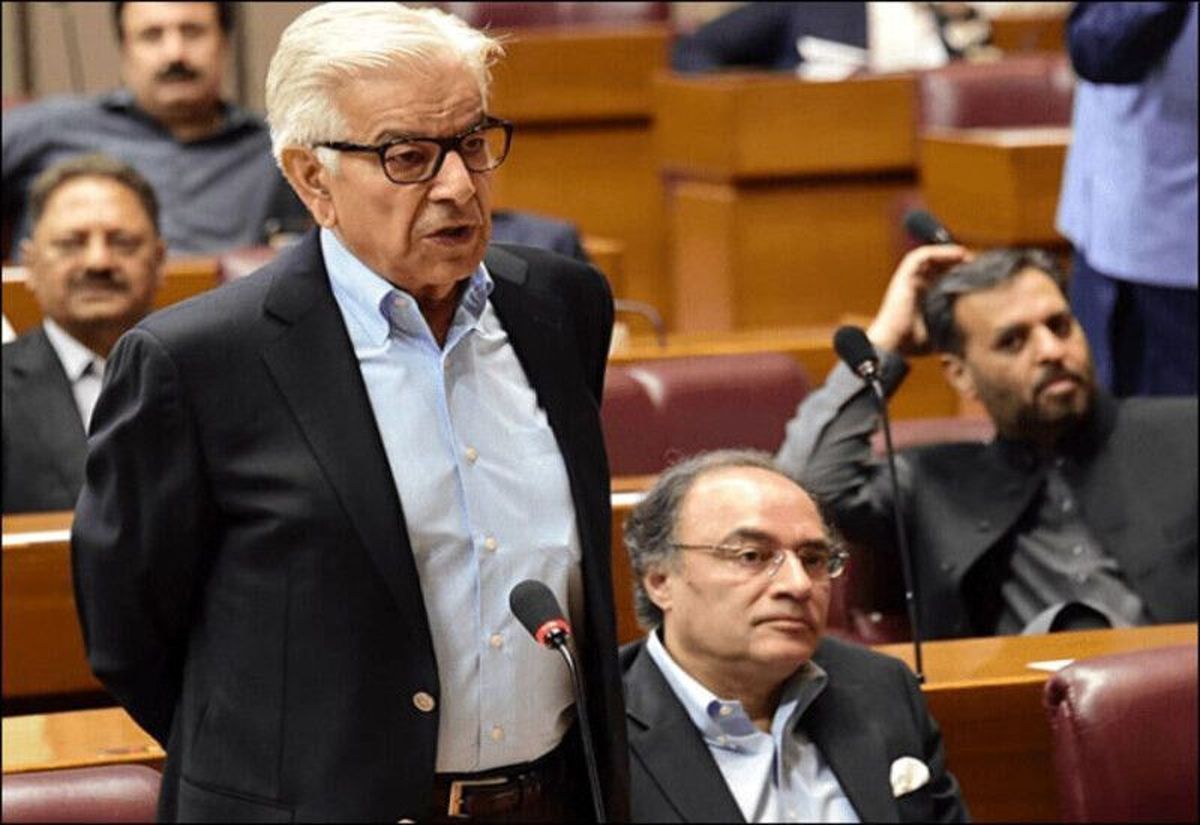 وزیر دفاع پاکستان: در کنار ایران ایستاده‌ایم