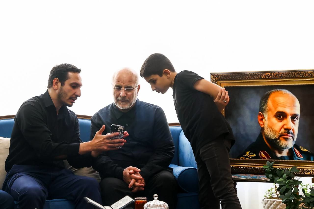 تصاویر: حضور قالیباف در منزل سپهبد شهید غلامعلی رشید