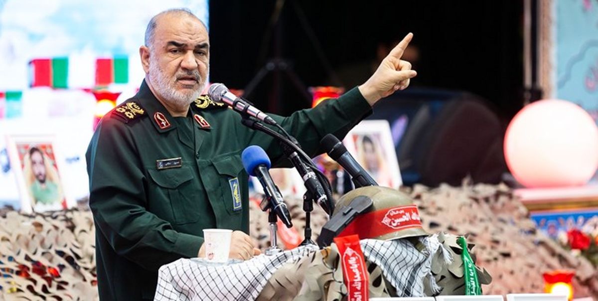  سرلشکر سلامی: تمام دیکتاتورهای عالم دست نشانده‌های دشمنان ما هستند