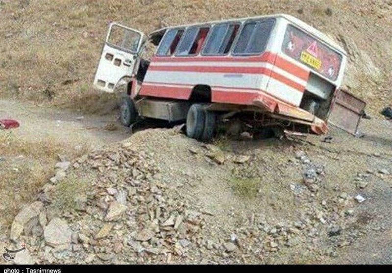 انحراف مینی‌بوس‌ در محور دودانگه ساری 