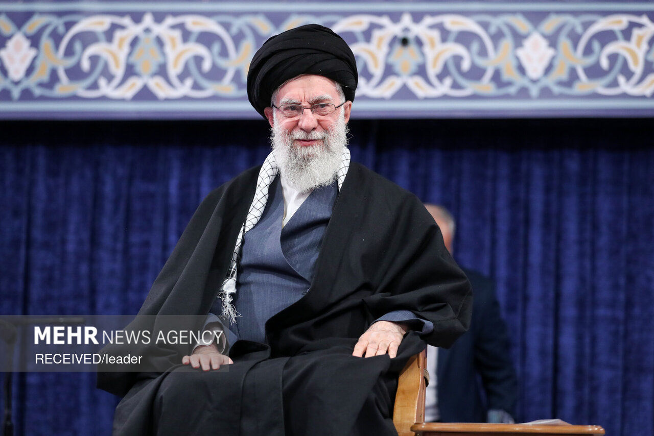 رهبر انقلاب: مسئولین تلاش‌های خود را دو برابر کنند