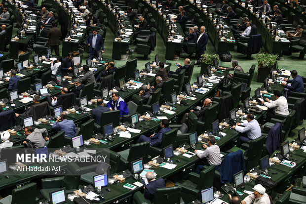 نرخ مالیات پلکانی کارکنان دولت مشخص شد