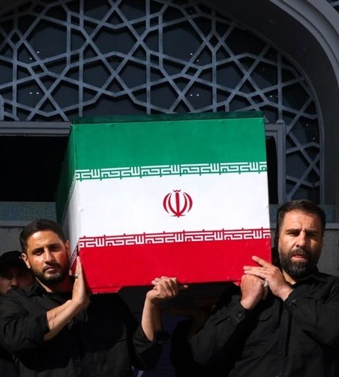 اخبار لحظه به لحظه از مراسم تشییع  آقای شهید ایران/ پرچم‌های سرخ انتقام در دستان مردم عزادار/ حضور هیأت یمنی در مراسم تشییع / لحظات پایانی مراسم تشییع در تهران +فیلم