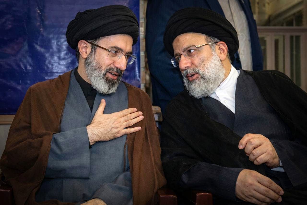 رهبر انقلاب: مردمی بودن و دیپلماسی فعال از ویژگی‌های شهید رئیسی بود