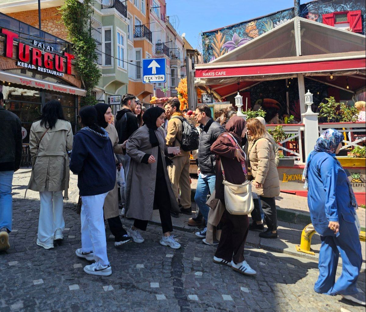 تصاویری از زلزله شدید۶/۲ ریشتری در استانبول ترکیه/ همه به خیابان ها ریختند