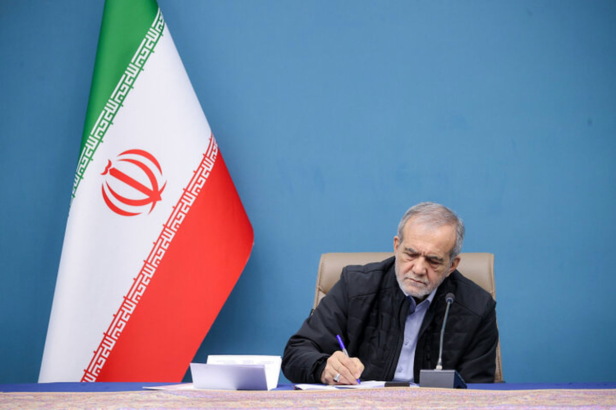 رئیس جمهور: بهرهبرداری ۱۳۰ مگاوات برق نیروگاه خورشیدی گام اول رفع ناترازی است