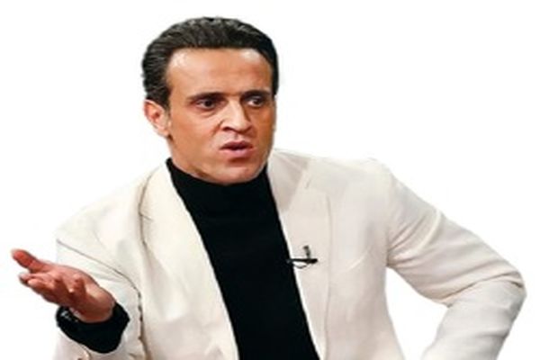 انتقاد تند تحلیلگر رسانه‌های ضدایرانی علیه علی کریمی!