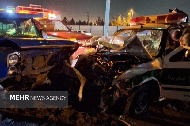 تصادف زنجیره‌ای در بزرگراه قم-تهران / ۱۱ نفر مصدوم شدند