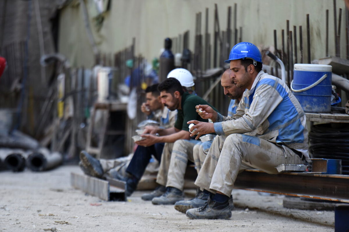 جلسه اضطراری برای افزایش دوباره حقوق کارگران | حقوق پایه کارگران  ۱۵۳,۱۲۰,۶۴۸ تومان