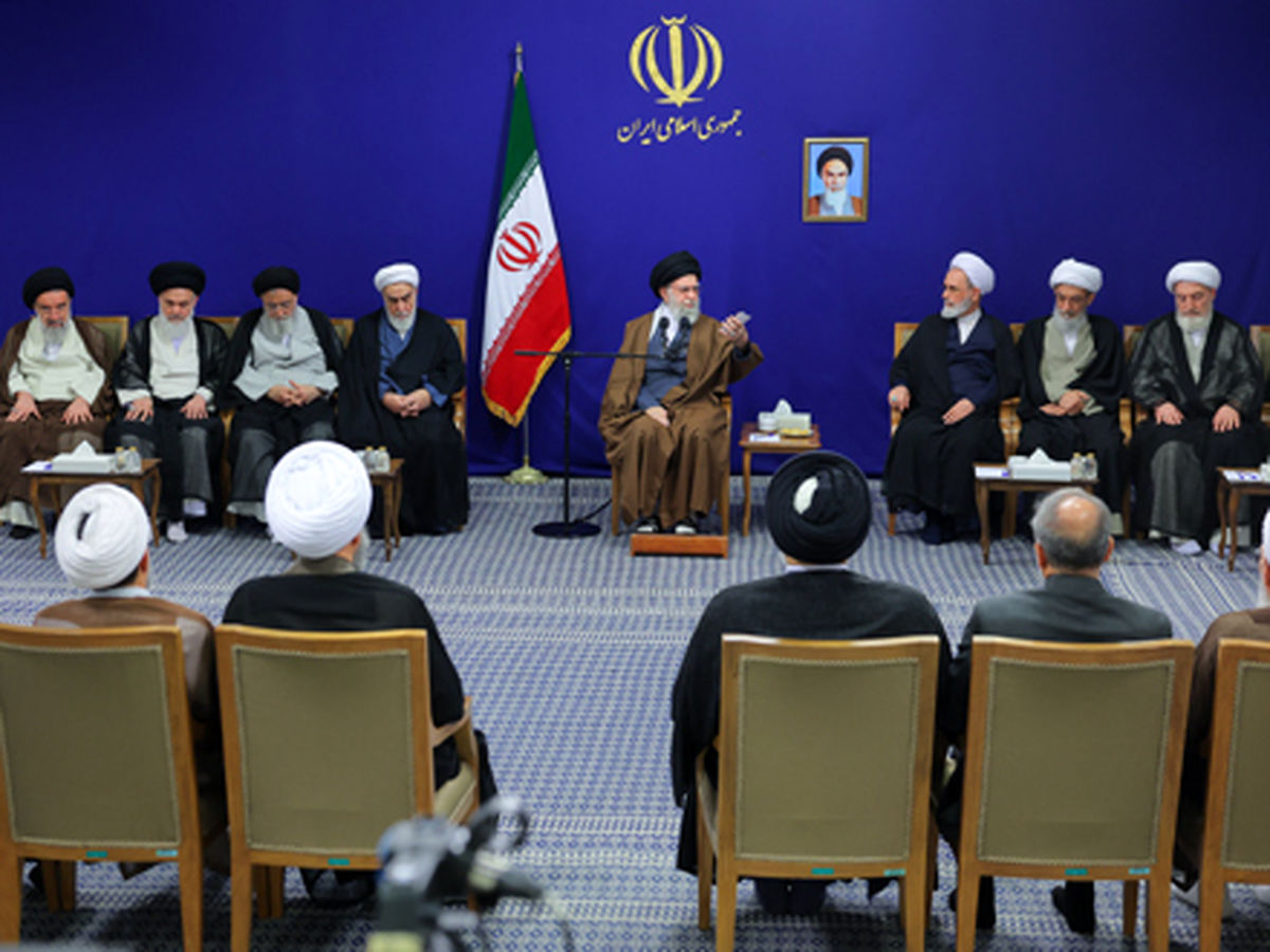 رهبر انقلاب : میرزای نائینی از استوانههای رفیع حوزه کهن نجف است