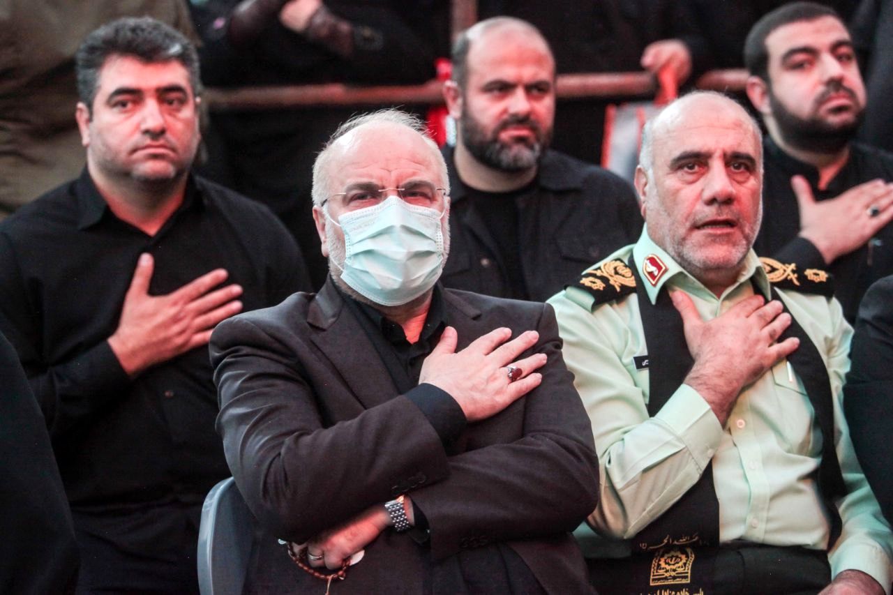 حضور قالیباف در مراسم وداع با پیکر شهدای مدافع حرم در میدان امام حسین(ع) تهران
