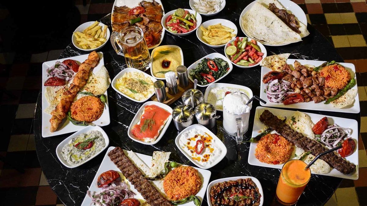 سرو غذا در رستوران سنتی یا بین المللی؟