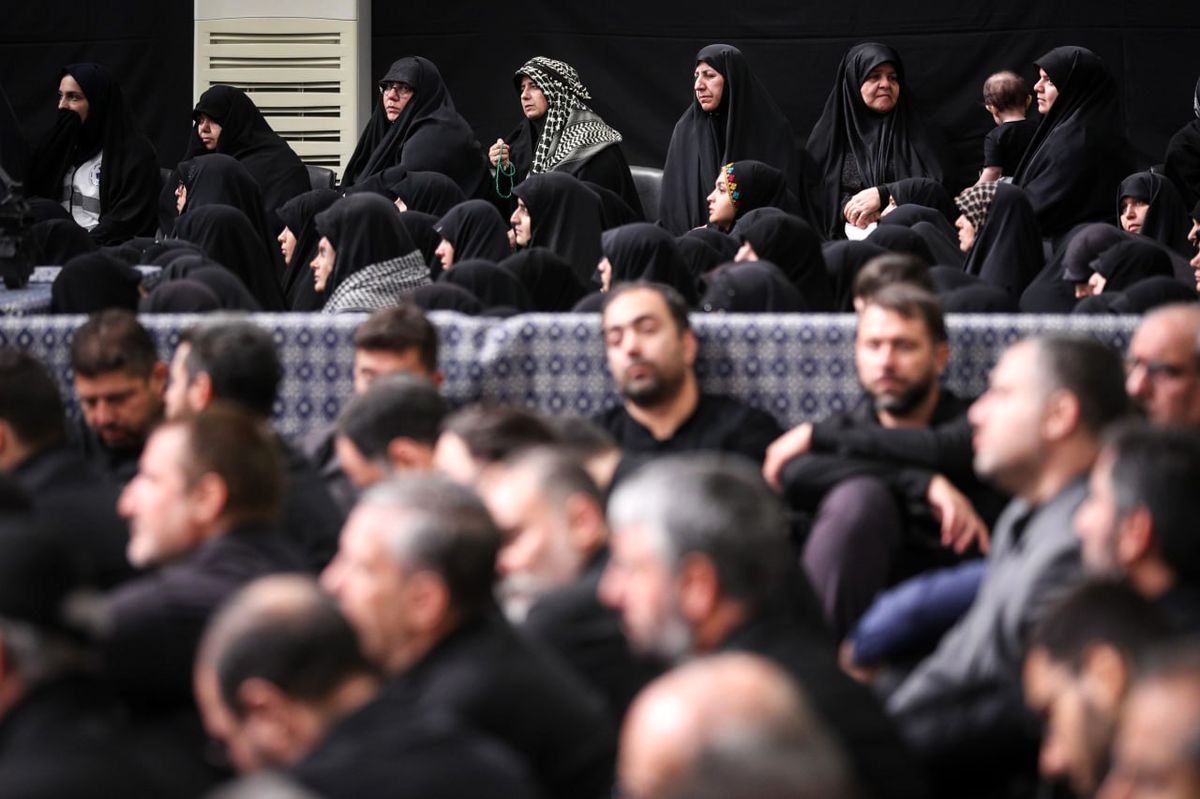 لحظاتی از نوحهخوانی محمدرضا بذری در حسینیه امام خمینی(ره)