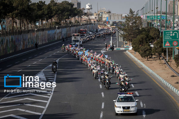 رژه موتور سواران در سالروز ورود امام خمینی به تهران