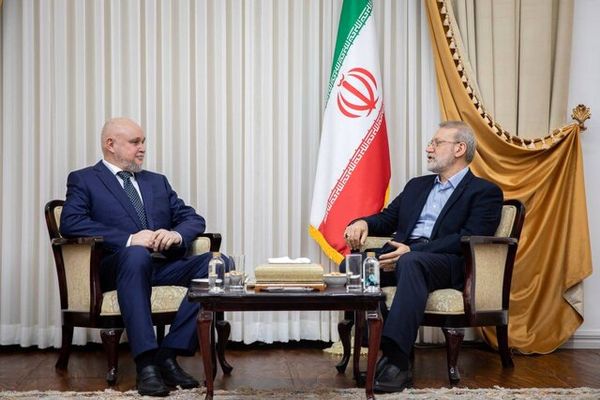 انتقاد لاریجانی از غرب