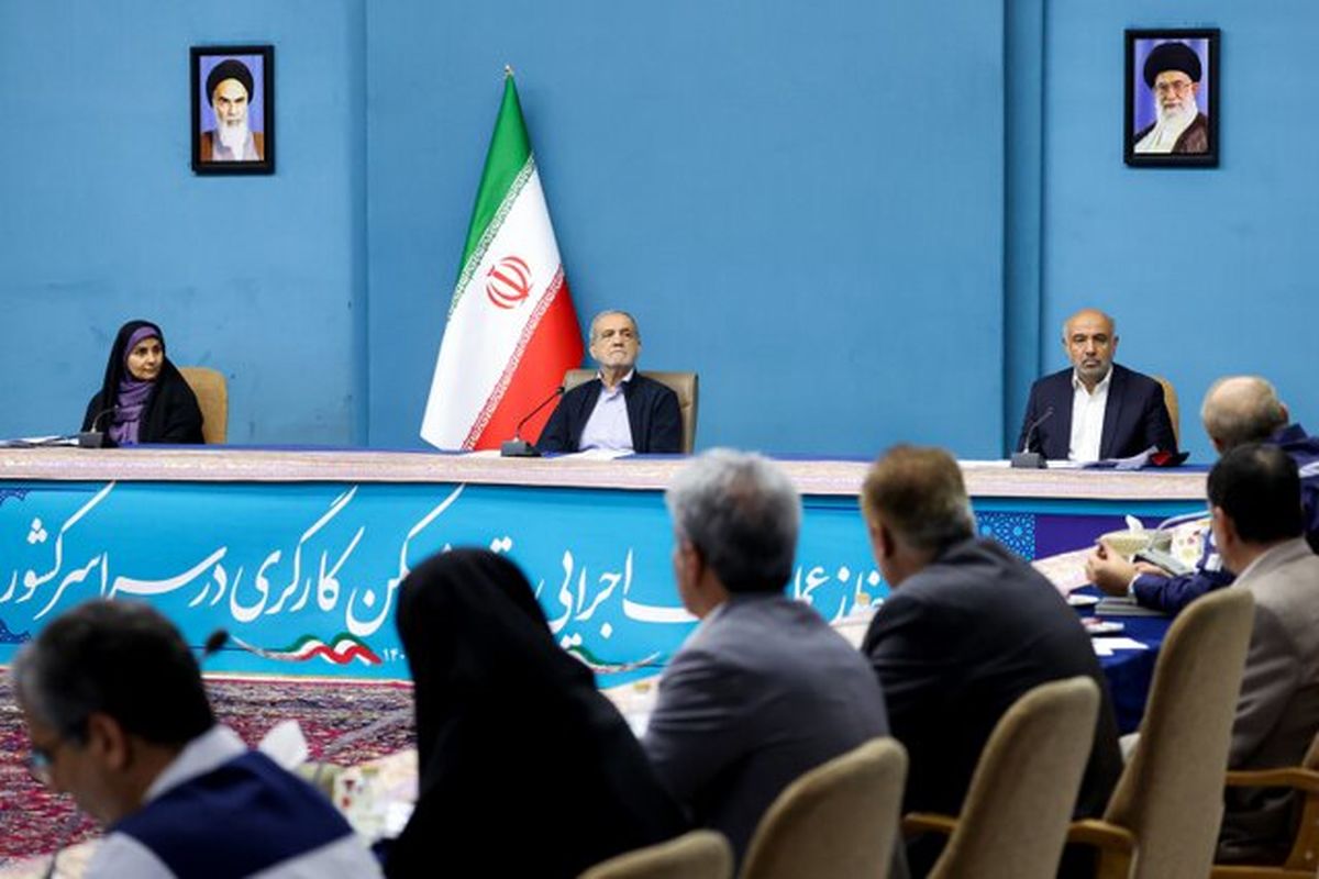 بنگاه‌های تولیدی برای کارگران مسکن بسازند/دولت هم پای کار است