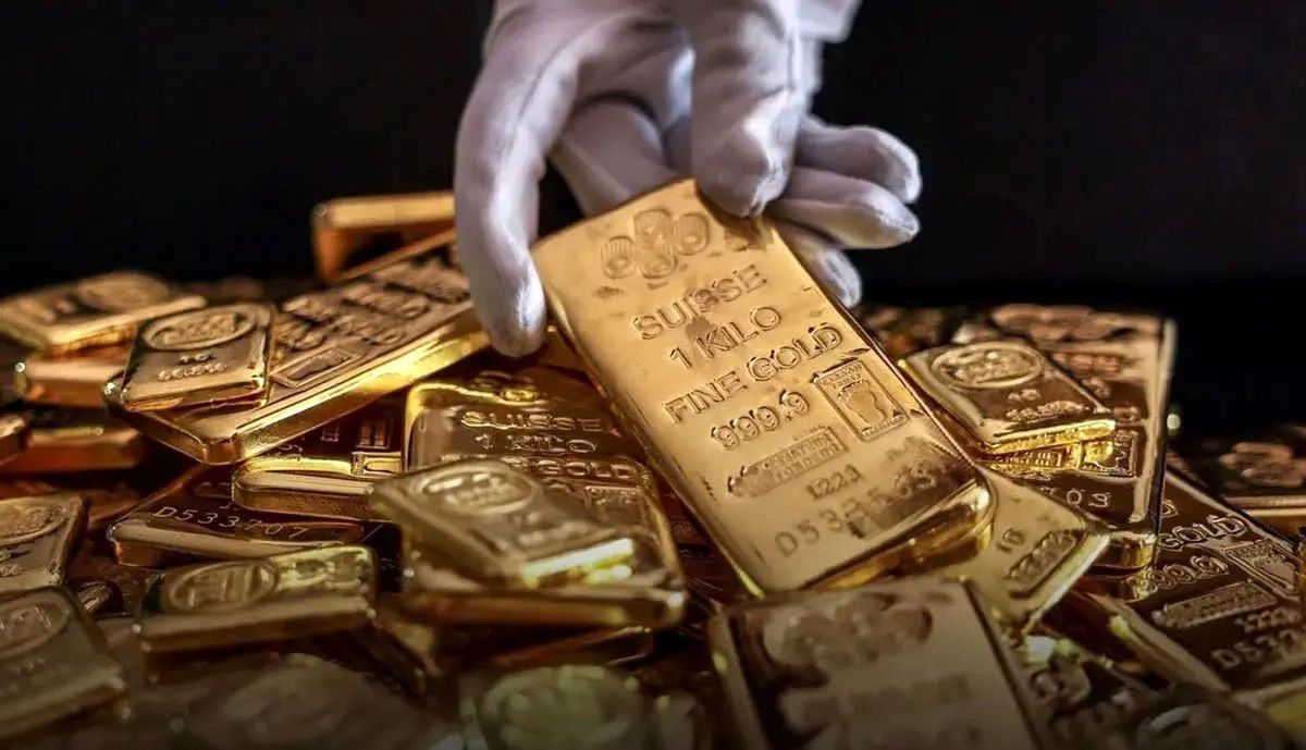 قیمت طلا و سکه منفجر شد! | دلار ۱۲۰ هزار تومانی بازار را به هم ریخت