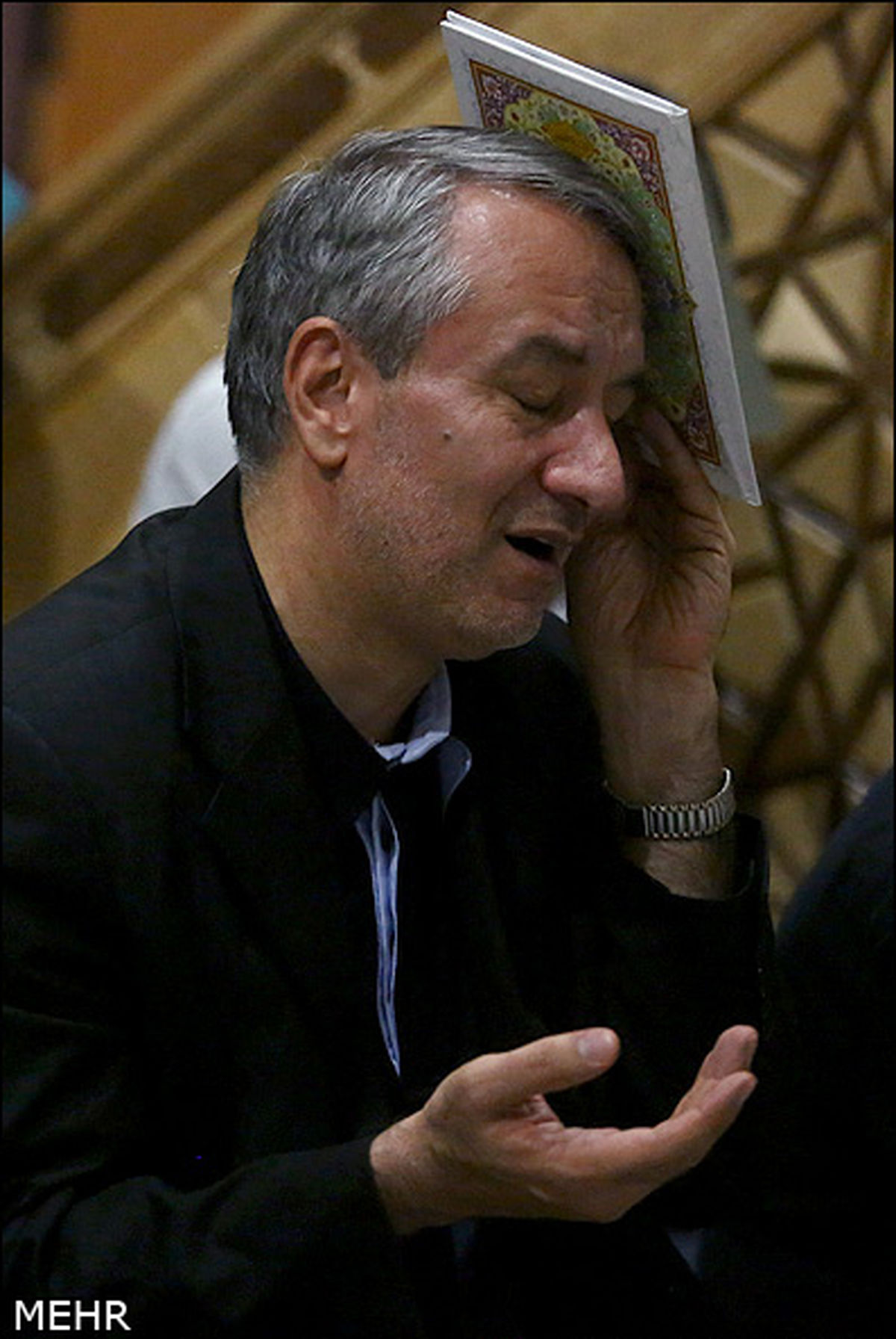 عکس/ گریه‌های کفاشیان در شب قدر